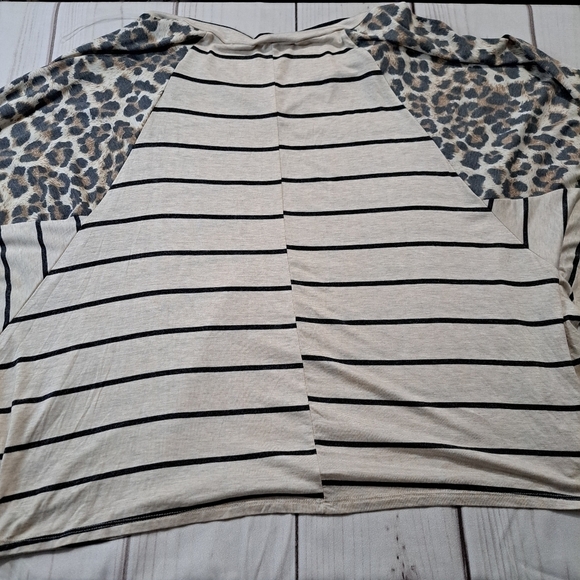 Haptics Size 1X Mixed Print Contrast Trim Top - Picture 3 of 8